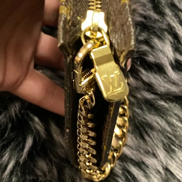 Authentic LV pochette - Picture 3 of 13